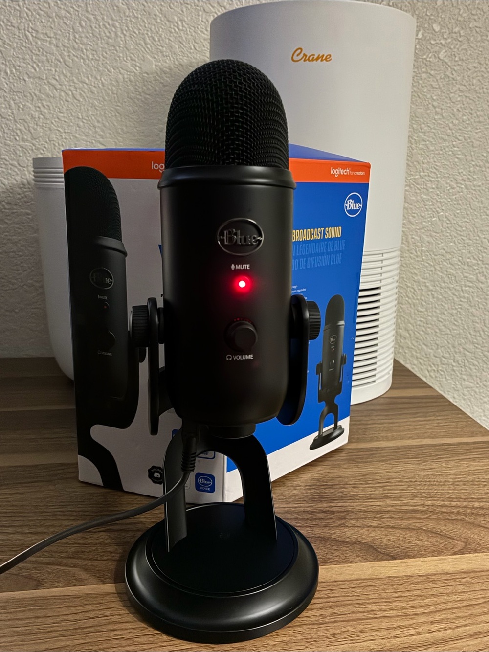 Yeti Microphone - Black - Professional Broadcast Sound